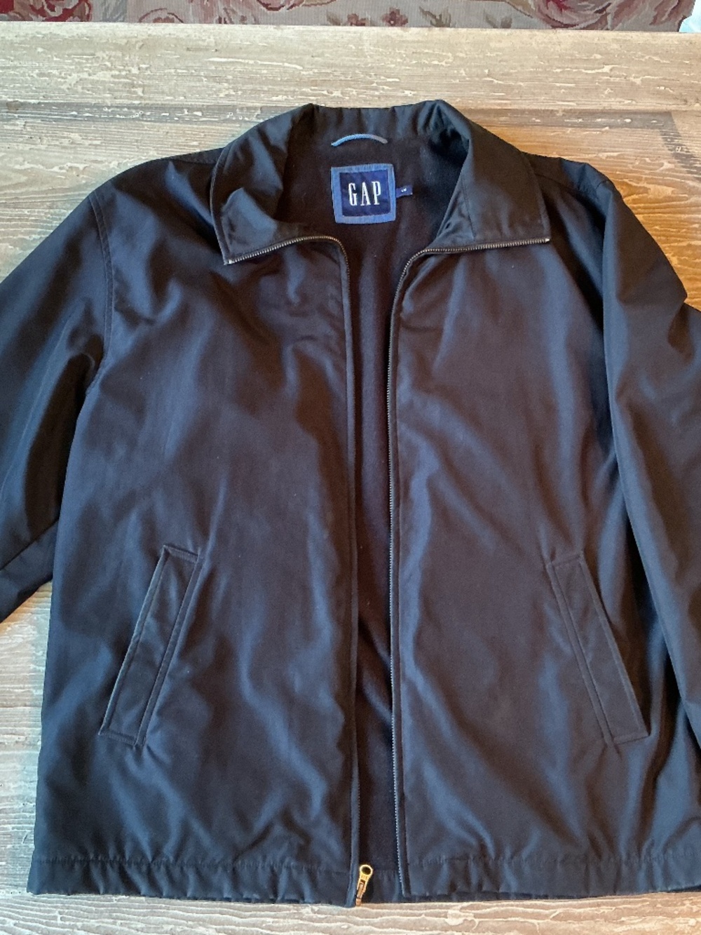 Men's vintage 90's black Gap windbreaker, size L. Fleece lining